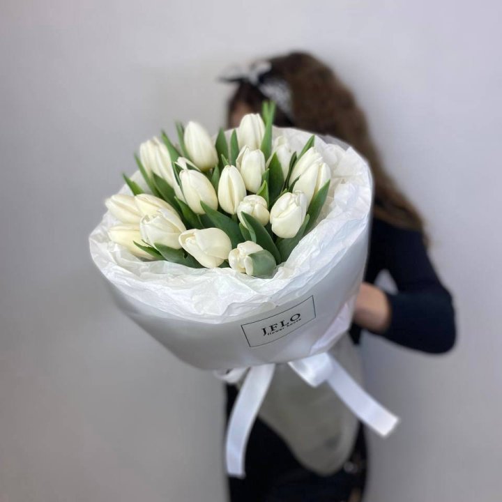  19 белых воздушных тюльпанов в Тамбове