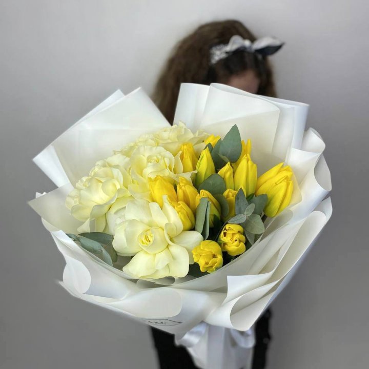 Дуо жёлтые тюльпаны и розы в Тамбове