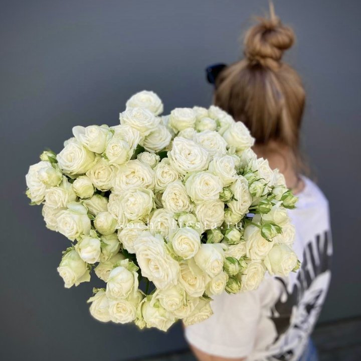 Охапка кустовых роз бомбастик  в Тамбове