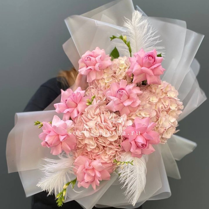  Букет  из гортензий и розовых роз в Тамбове