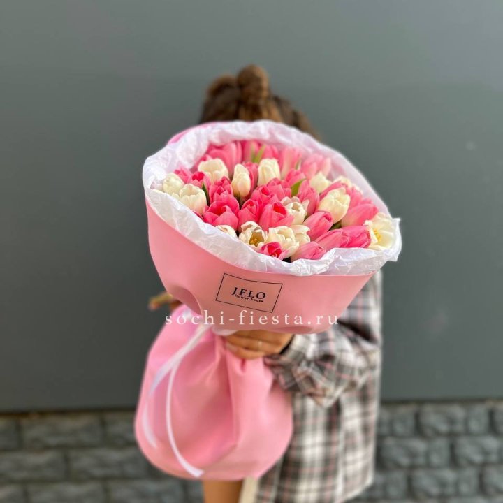 51 бело-розовый тюльпан в Тамбове