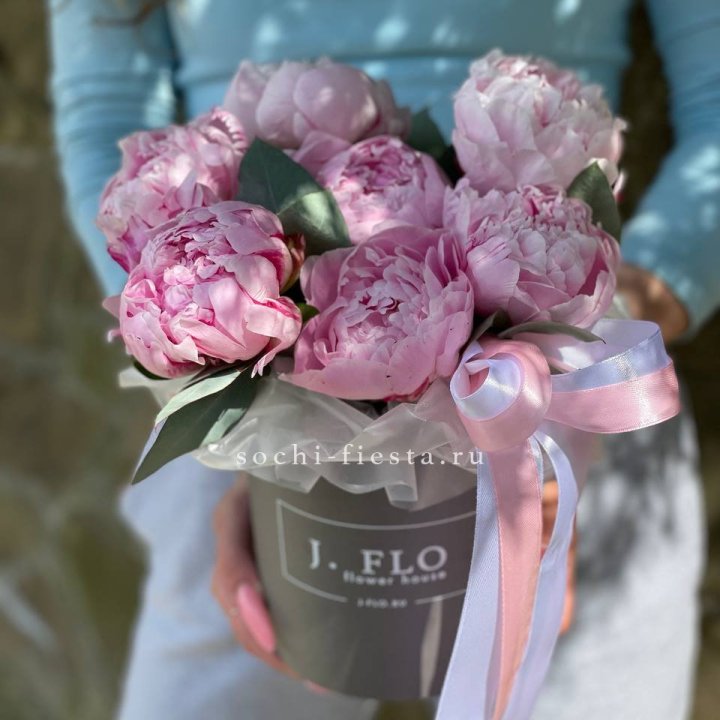 Цилиндр пионов с эвкалиптом в Тамбове