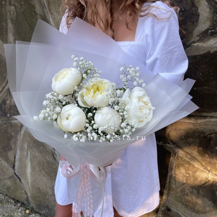 Букет белых пионов "Файв" в Тамбове