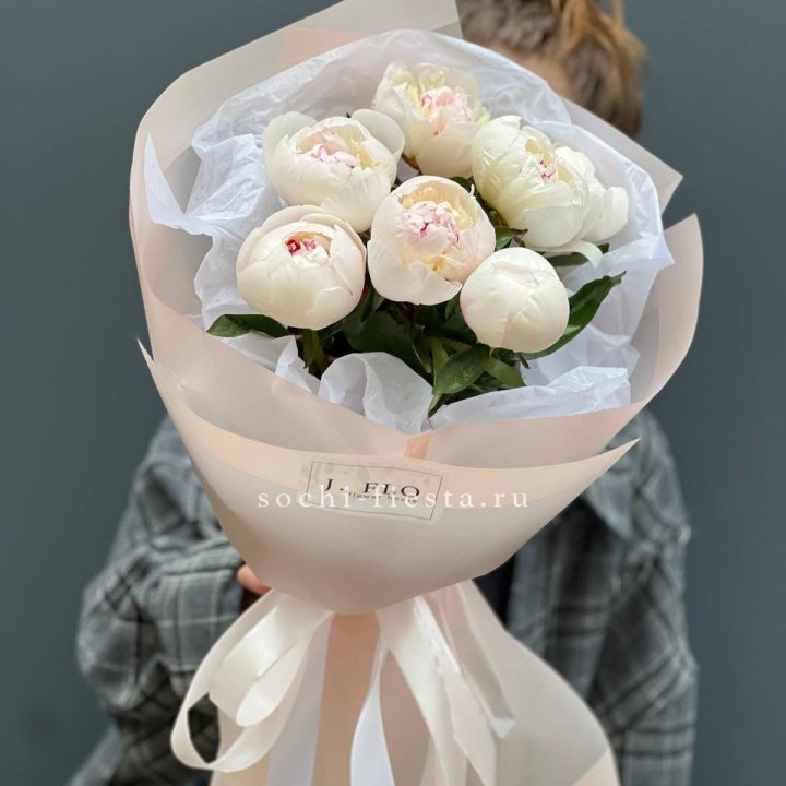Букет белых пионов в Тамбове
