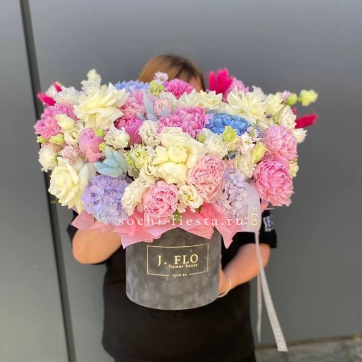 Цилиндр с пионами "Аса" в Тамбове