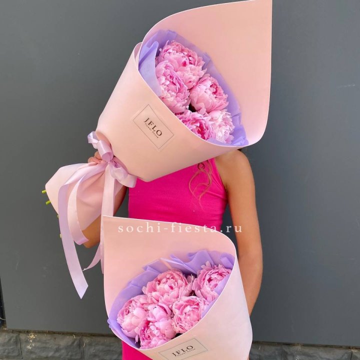 Букет из 5 пионов в Тамбове