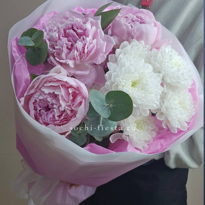  Букет комплимент с пионами в Тамбове