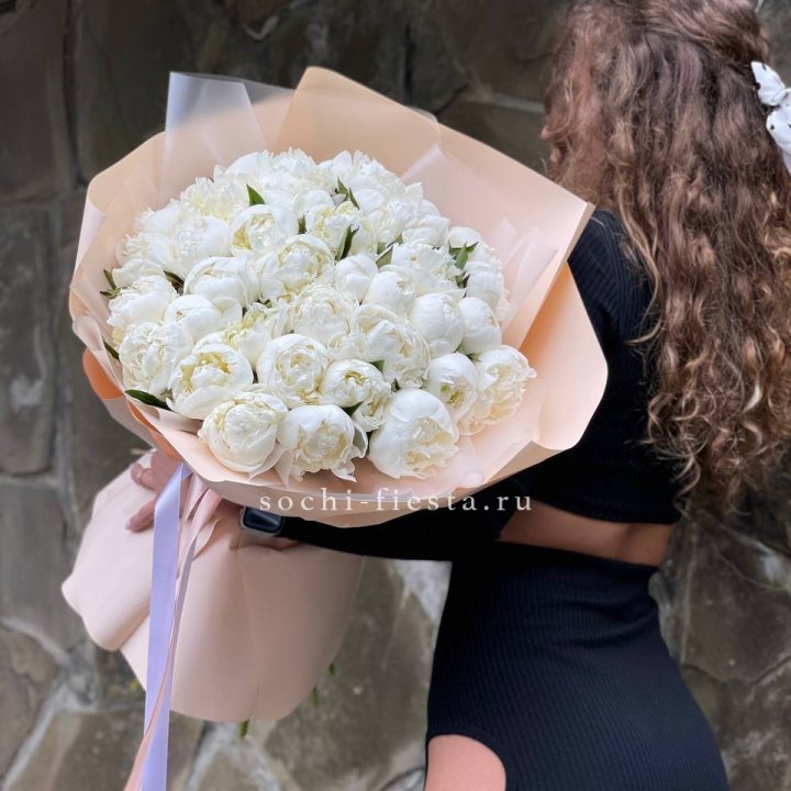 35 белых пион в Тамбове