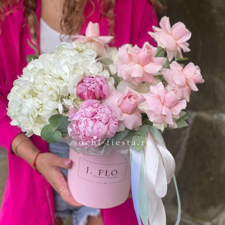 Цилиндр с пионами "Алисия" в Тамбове