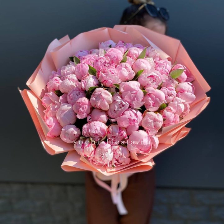 Нежный букет 51 пионов  в Тамбове