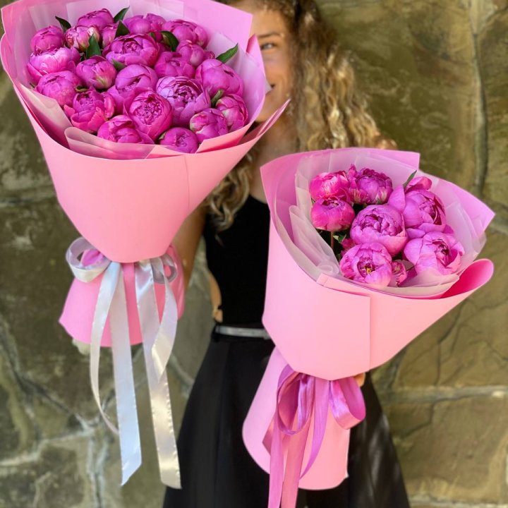 Букет ярких пионов  в Тамбове