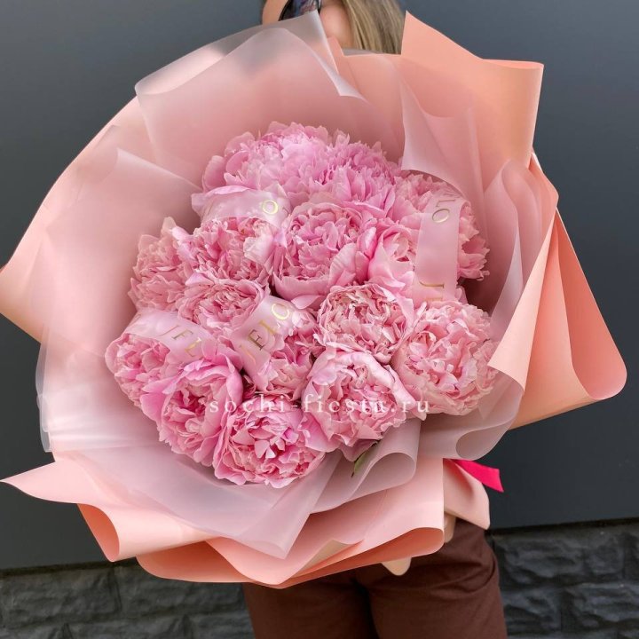 15 пионов "Монинг" в Тамбове