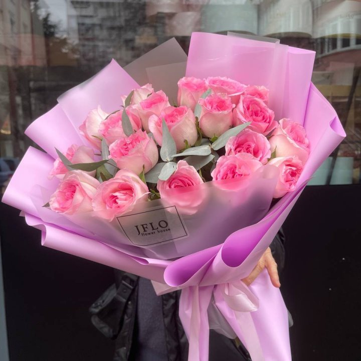 19 розовых роз в Тамбове