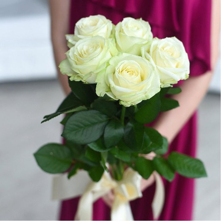 5 белых роз в Тамбове