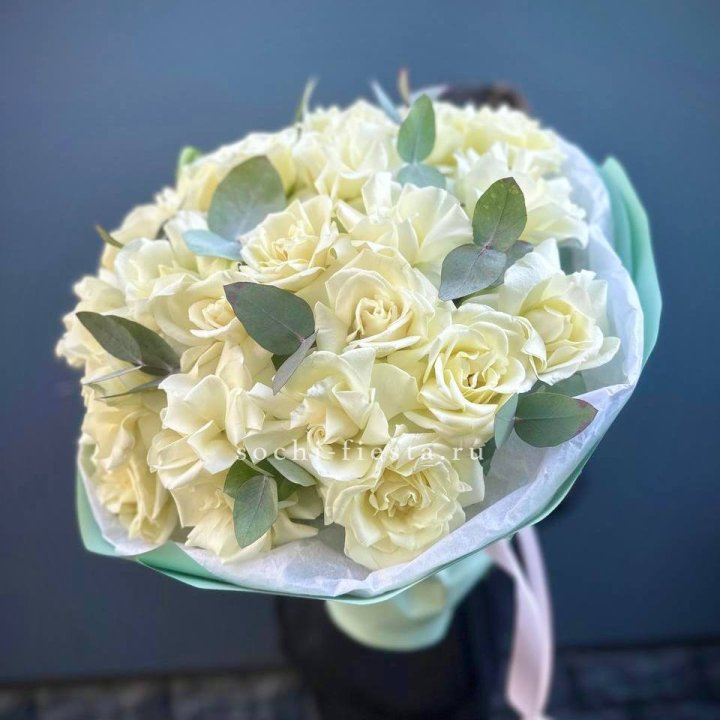 25 Белых французских роз "Ноте бьянка" в Тамбове