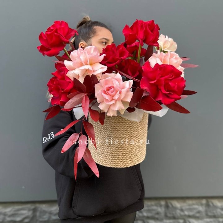 15 Французских роз в джутовом кашпо в Тамбове