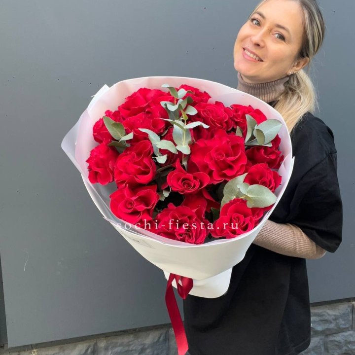 17 Красных французских роз в Тамбове