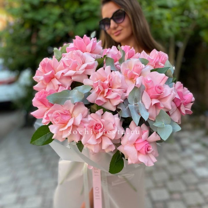 17 Розовых  французских роз в Тамбове