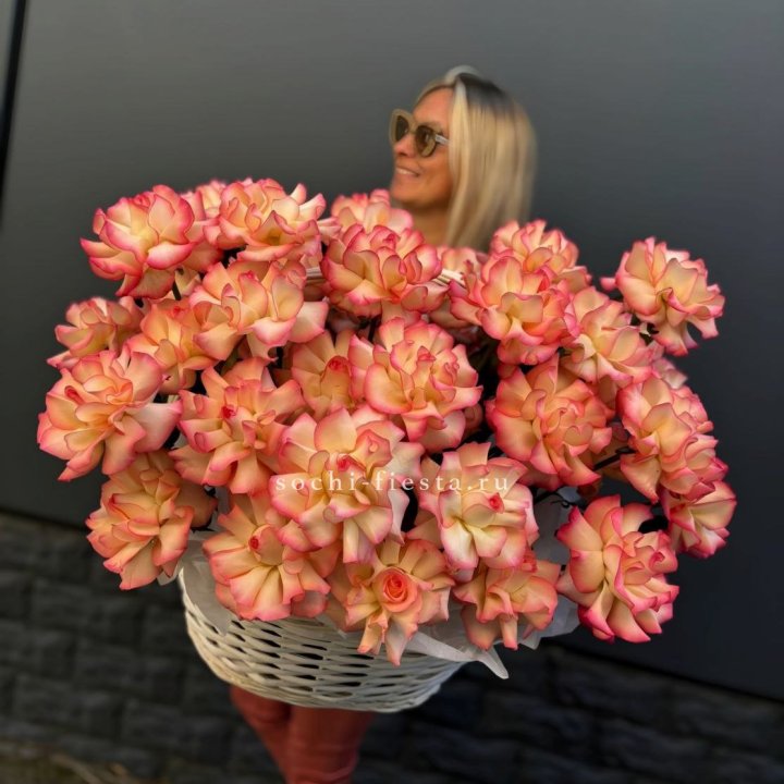 45 французских роз Джумилия в корзине в Тамбове