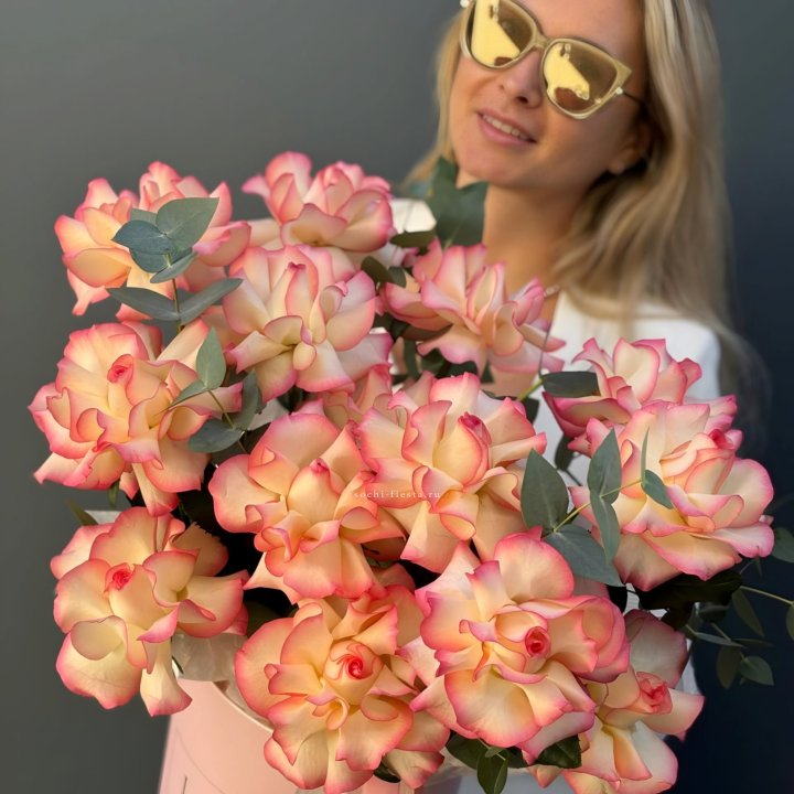 15 французских  роз Джумилия в боксе в Тамбове