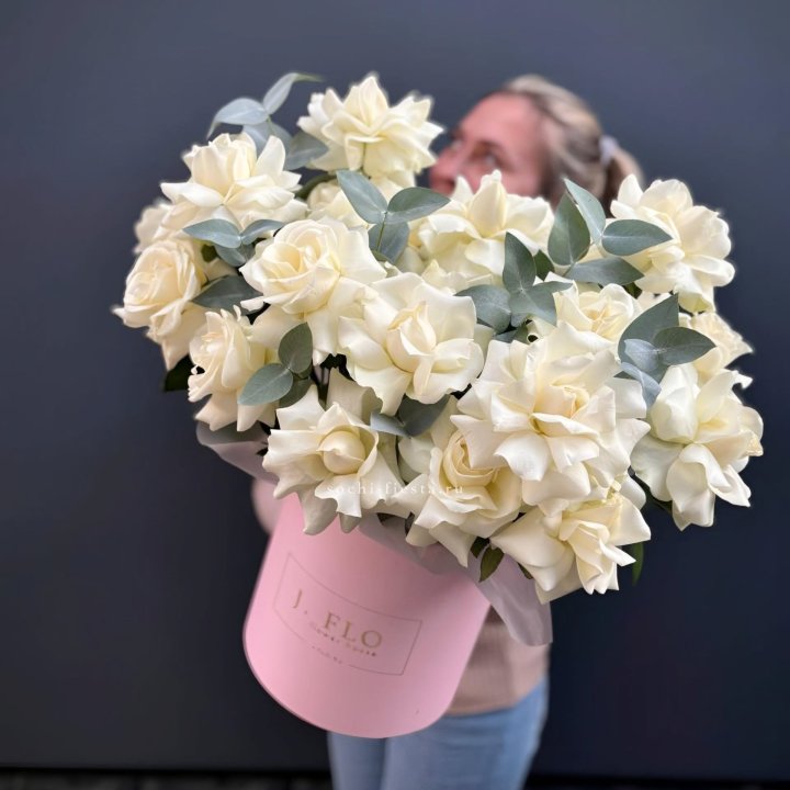 25 Французских белых роз в боксе в Тамбове