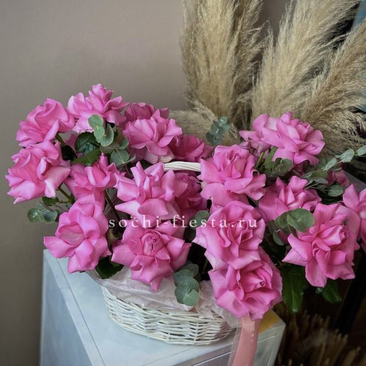 25 роз в цветочной корзине Пинк в Тамбове