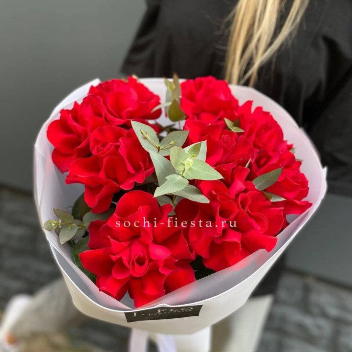 9 Красных французских роз в Тамбове