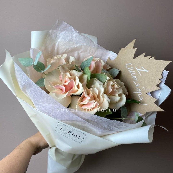 Букет кремовых роз к дню знаний в Тамбове