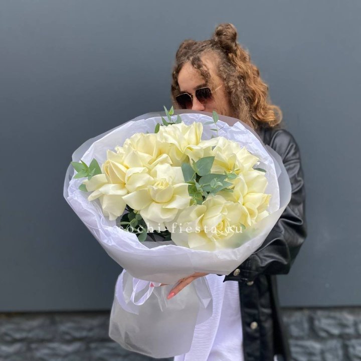 7 Белых французских роз  в Тамбове