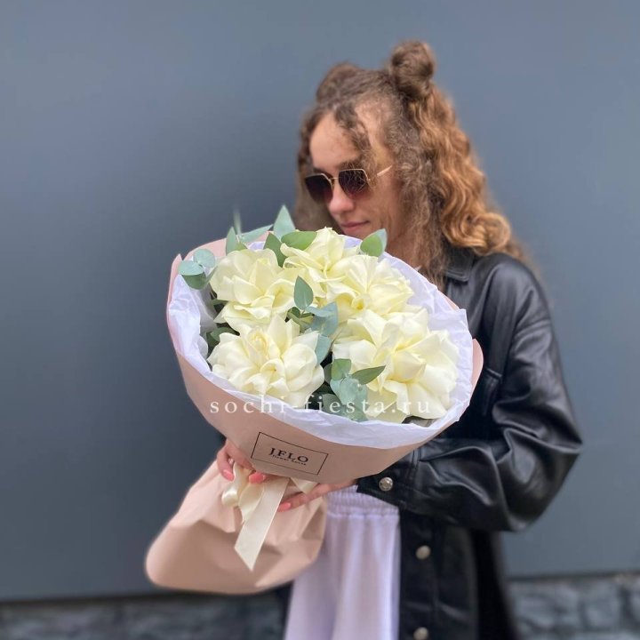 5 Белых французских роз в Тамбове