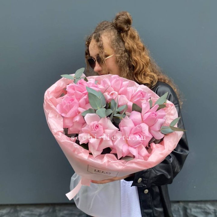 7 розовых роз в Тамбове