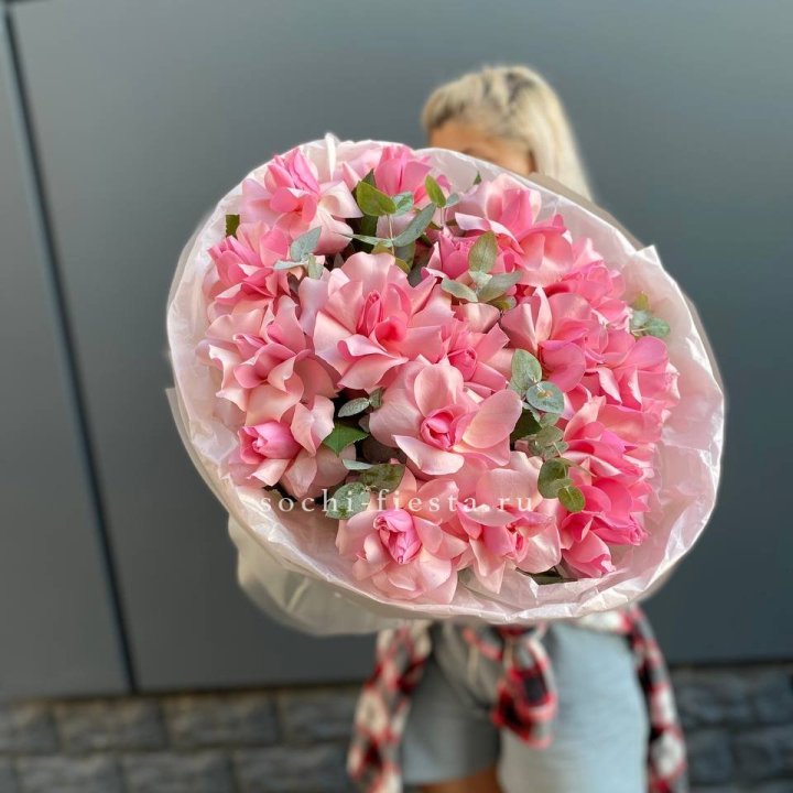 17 розовых роз в Тамбове