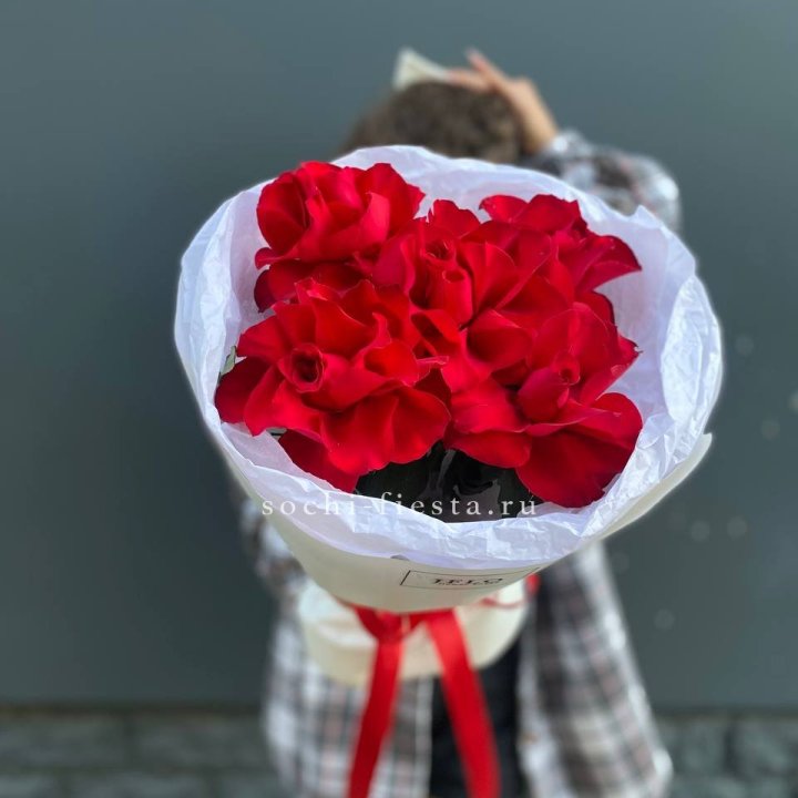 5 французских красных роз в Тамбове