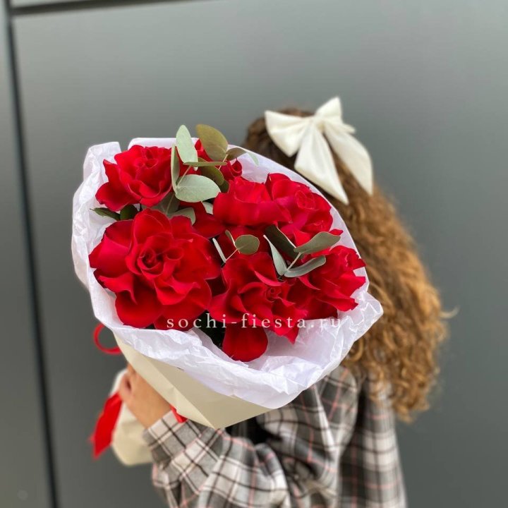 7 красных французских роз в Тамбове