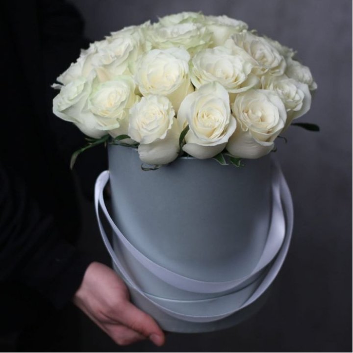 15 белых роз в цилиндре в Тамбове