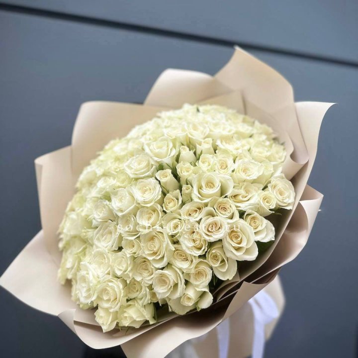 101 белая роза Атена в Тамбове