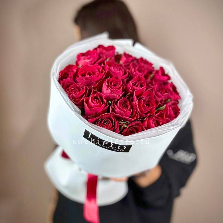 Букет красных роз мадам ред в Тамбове