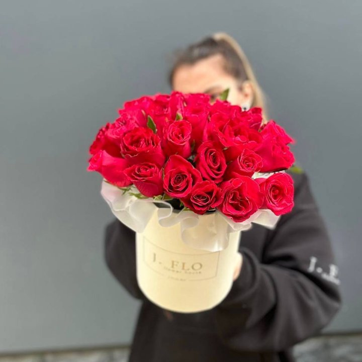 27 кенийских роз в боксе в Тамбове