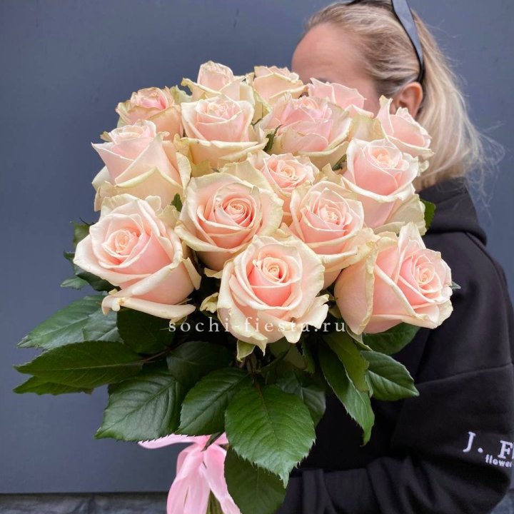 15  кремовых высоких роз в Тамбове