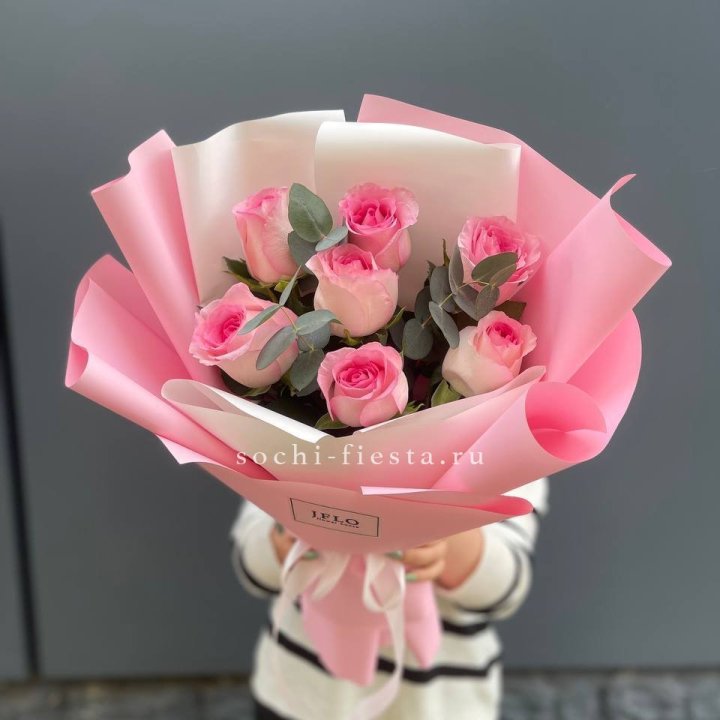 7 роз с эвкалиптом в Тамбове