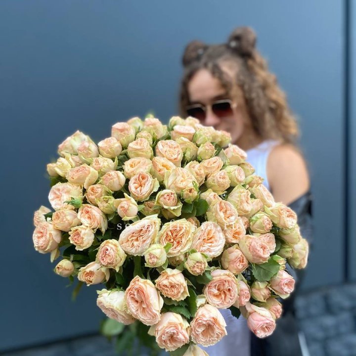 25 пионовидных роз в Тамбове