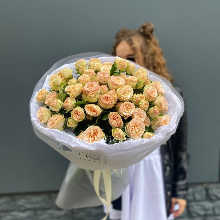 15 пионовидных роз в Тамбове