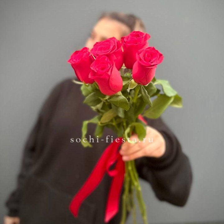 Букет 5 красных роз  в Тамбове