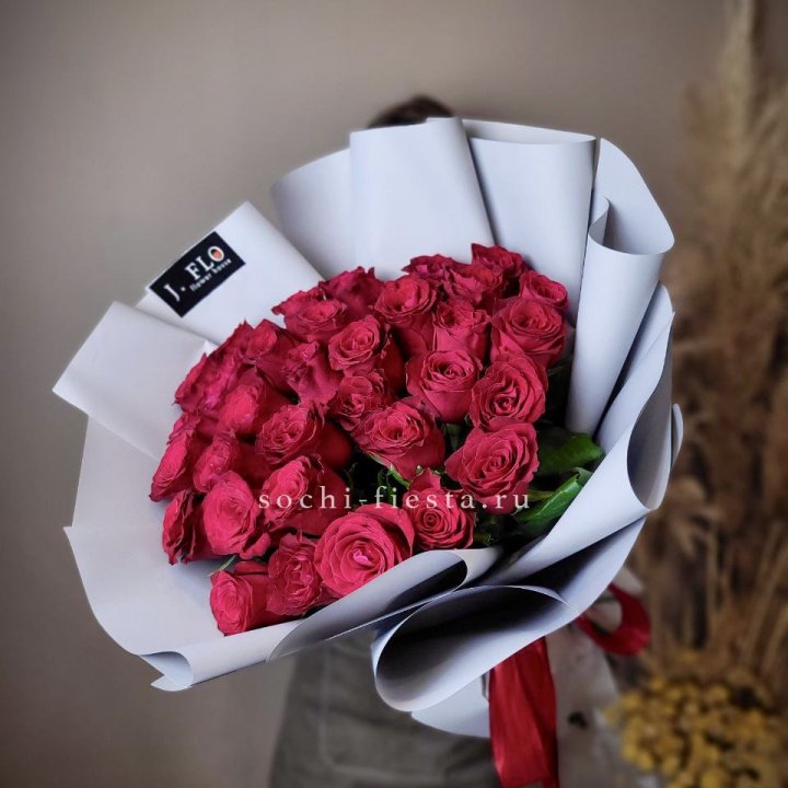 Красные розы 33 шт в Тамбове