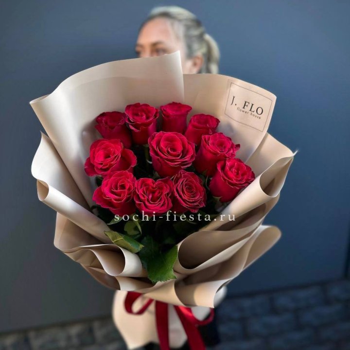Букет красных роз "Наоми" в Тамбове
