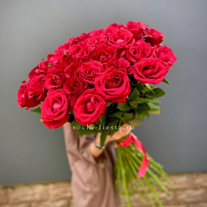 51 высокая красная роза в Тамбове