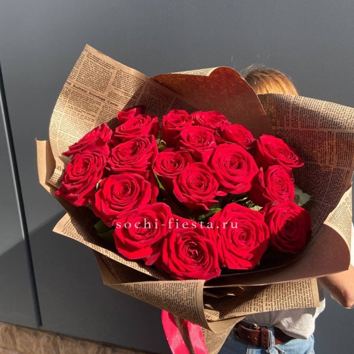 19 красных роз Леди Крафт в Тамбове