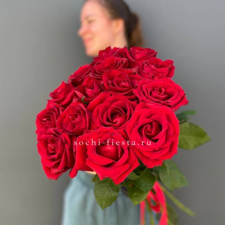 15 красных роз под ленту в Тамбове