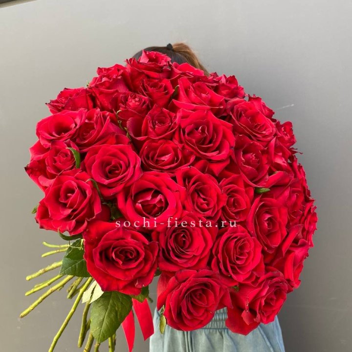 35 красных роз под ленту в Тамбове