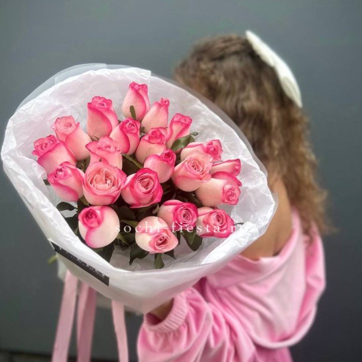 21 розовые розы Венди  в оформлении в Тамбове